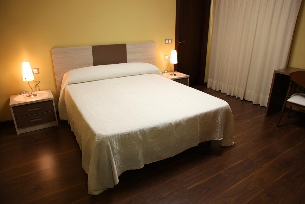Hotel Santuario De Sancho Abarca Tauste Kamer foto